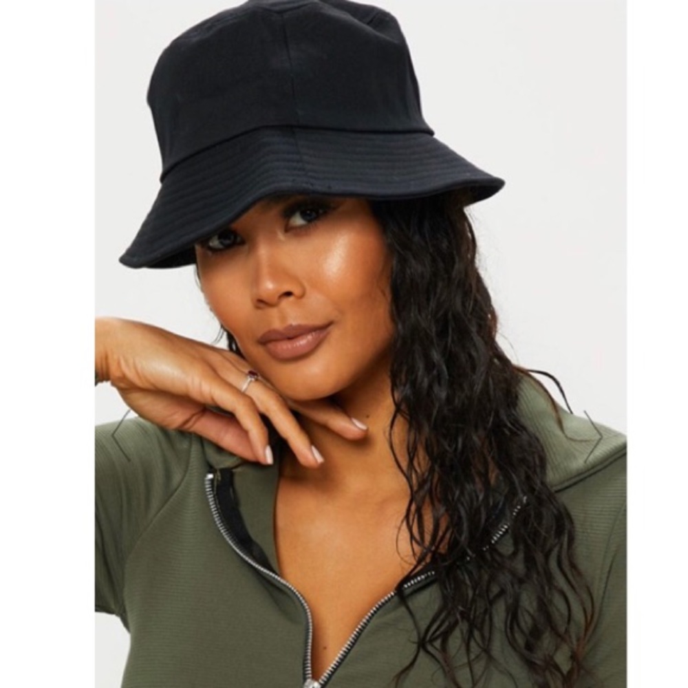 NWT PrettyLittleThing black bucket hat